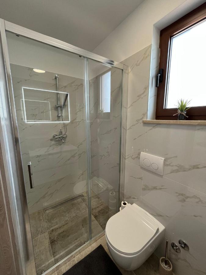 Apartman Sara S Pogledom Na More Lovran Buitenkant foto