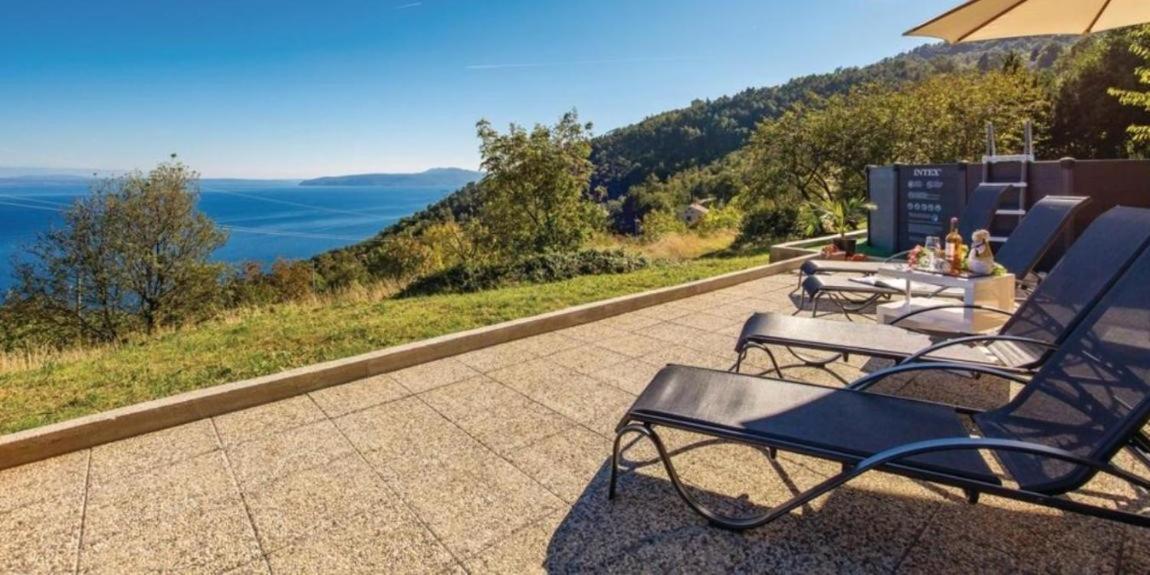 Apartman Sara S Pogledom Na More Lovran Buitenkant foto