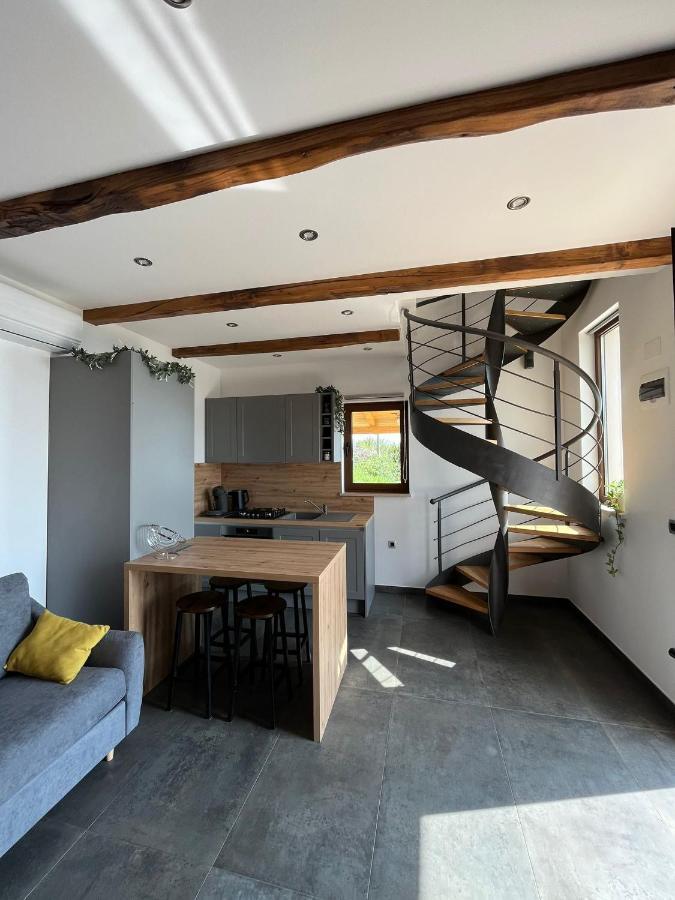 Apartman Sara S Pogledom Na More Lovran Buitenkant foto