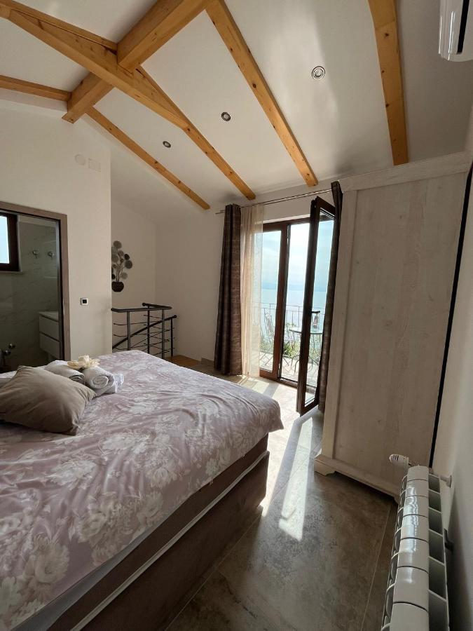 Apartman Sara S Pogledom Na More Lovran Buitenkant foto